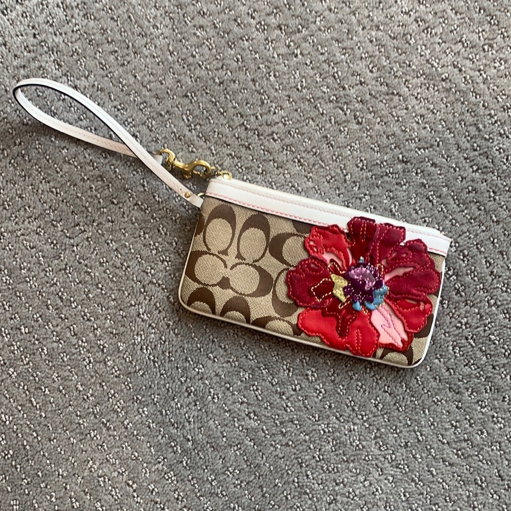 Like New Coach Wristlet great condition